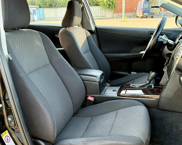 Чорний Тойота Камрі, об'ємом двигуна 2.49 л та пробігом 129 тис. км за 18000 $, фото 15 на Automoto.ua