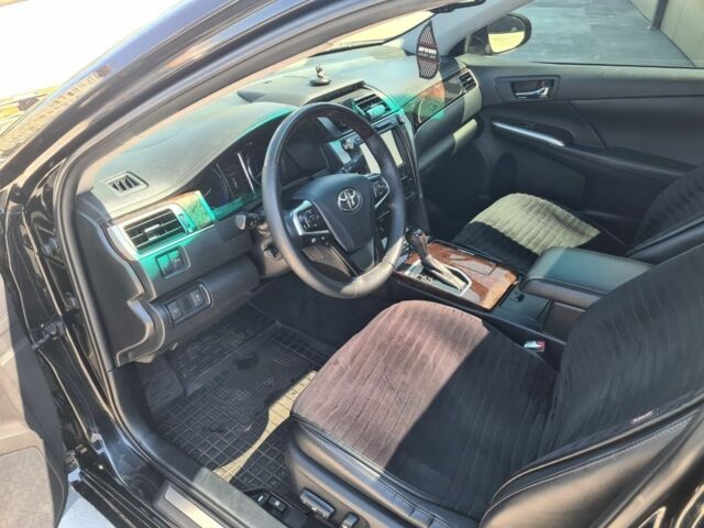 Черный Тойота Камри, объемом двигателя 2.5 л и пробегом 230 тыс. км за 16990 $, фото 4 на Automoto.ua