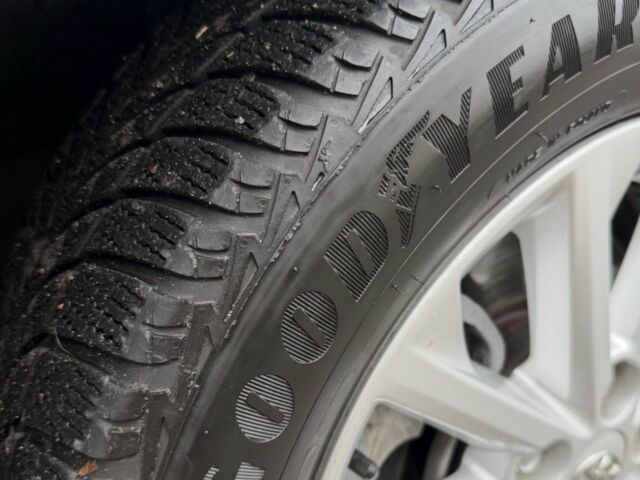 Чорний Тойота Камрі, об'ємом двигуна 2.5 л та пробігом 133 тис. км за 18200 $, фото 12 на Automoto.ua