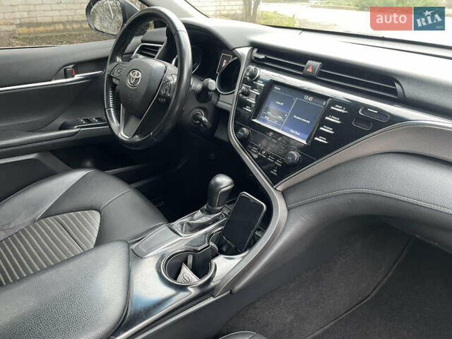 Чорний Тойота Камрі, об'ємом двигуна 2.49 л та пробігом 180 тис. км за 15999 $, фото 15 на Automoto.ua