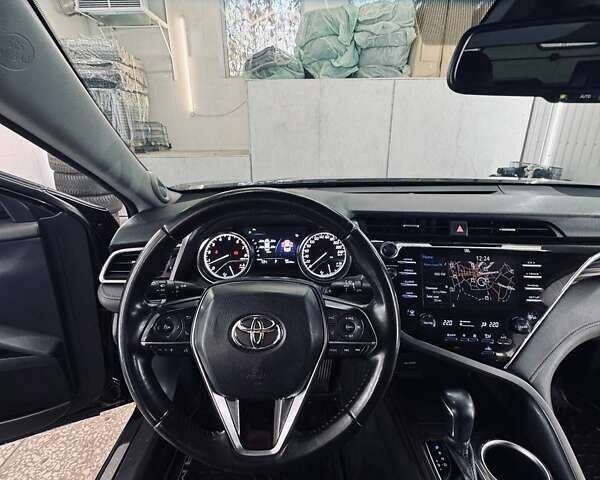 Тойота Камри 2018 в Харькове на Automoto.ua Черный Тойота Камри, объемом двигателя 2.49 л и пробегом 205 тыс. км за 20999 $, фото 7 на Automoto.ua