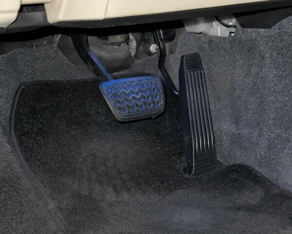 Чорний Тойота Камрі, об'ємом двигуна 2.49 л та пробігом 180 тис. км за 30000 $, фото 12 на Automoto.ua