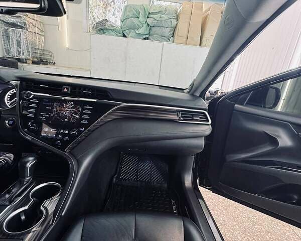 Тойота Камри 2018 в Харькове на Automoto.ua Черный Тойота Камри, объемом двигателя 2.49 л и пробегом 205 тыс. км за 20999 $, фото 8 на Automoto.ua