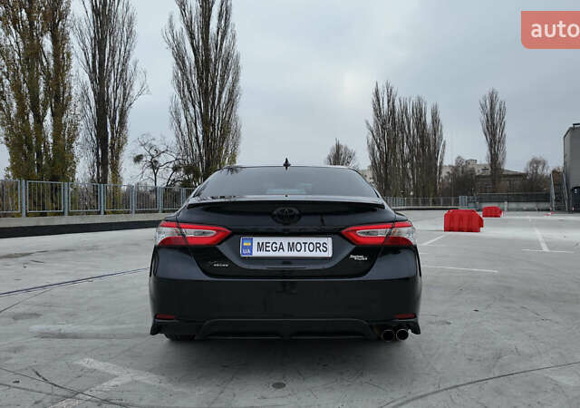 Чорний Тойота Камрі, об'ємом двигуна 2.49 л та пробігом 185 тис. км за 18990 $, фото 2 на Automoto.ua