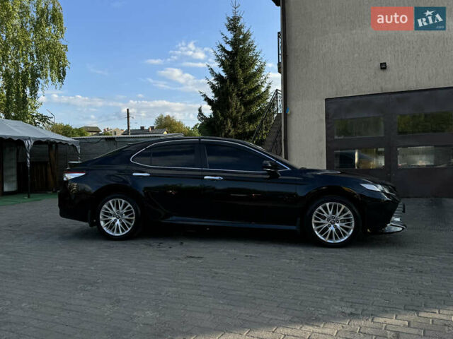 Черный Тойота Камри, объемом двигателя 2.5 л и пробегом 70 тыс. км за 31000 $, фото 1 на Automoto.ua