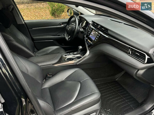 Тойота Камри 2020 в Ровно на Automoto.ua Черный Тойота Камри, объемом двигателя 2.49 л и пробегом 167 тыс. км за 27900 $, фото 11 на Automoto.ua
