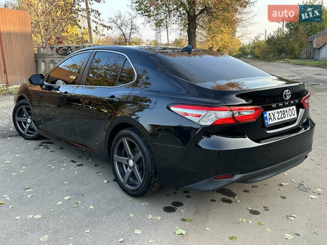 Тойота Камри 2020 в Харькове на Automoto.ua Черный Тойота Камри, объемом двигателя 2.49 л и пробегом 120 тыс. км за 22600 $, фото 2 на Automoto.ua