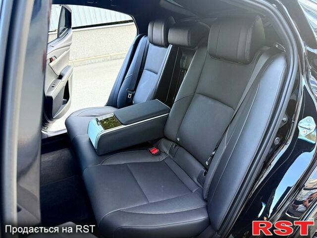 Чорний Тойота Камрі, об'ємом двигуна 2.5 л та пробігом 8 тис. км за 55000 $, фото 6 на Automoto.ua