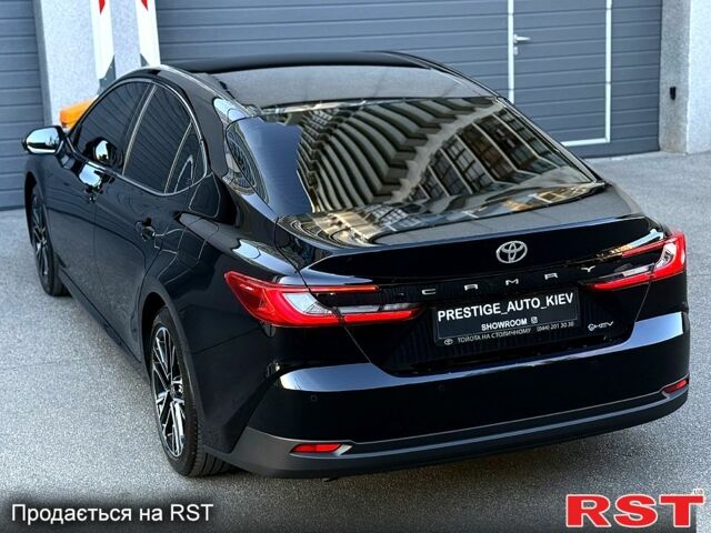 Чорний Тойота Камрі, об'ємом двигуна 2.5 л та пробігом 8 тис. км за 55000 $, фото 2 на Automoto.ua