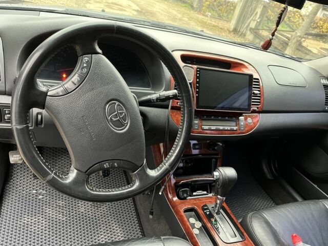 Черный Тойота Камри, объемом двигателя 2.4 л и пробегом 250 тыс. км за 6500 $, фото 1 на Automoto.ua