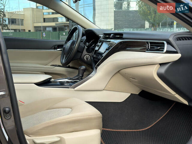 Тойота Камрі 2017 у Києві на Automoto.ua Коричневий Тойота Камрі, об'ємом двигуна 2.49 л та пробігом 179 тис. км за 15800 $, фото 10 на Automoto.ua