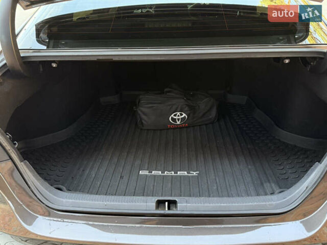 Коричневый Тойота Камри, объемом двигателя 2.5 л и пробегом 208 тыс. км за 19900 $, фото 4 на Automoto.ua