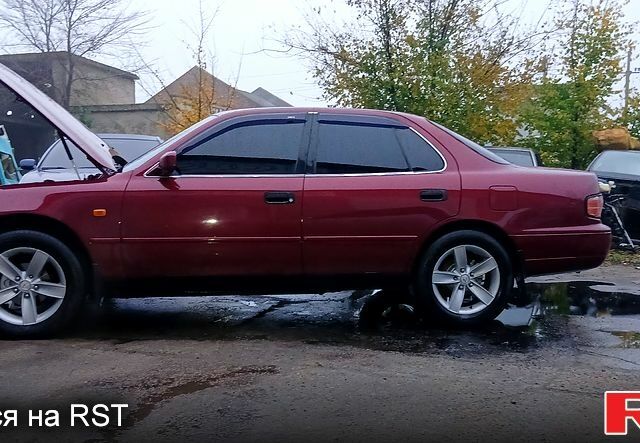 Червоний Тойота Камрі, об'ємом двигуна 2.2 л та пробігом 300 тис. км за 3500 $, фото 4 на Automoto.ua