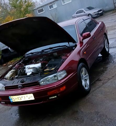 Червоний Тойота Камрі, об'ємом двигуна 2.2 л та пробігом 300 тис. км за 3500 $, фото 1 на Automoto.ua
