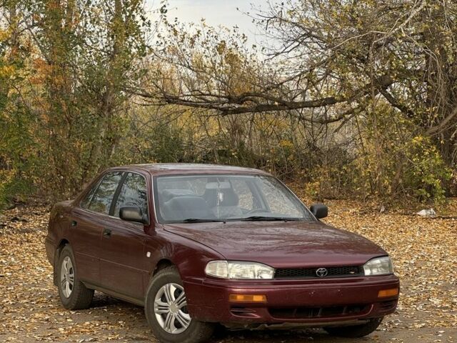 Червоний Тойота Камрі, об'ємом двигуна 2.2 л та пробігом 236 тис. км за 3100 $, фото 1 на Automoto.ua