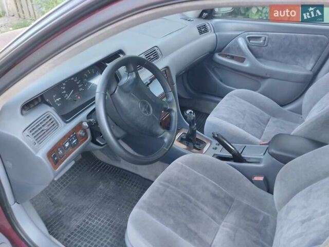 Красный Тойота Камри, объемом двигателя 2.2 л и пробегом 390 тыс. км за 3400 $, фото 1 на Automoto.ua