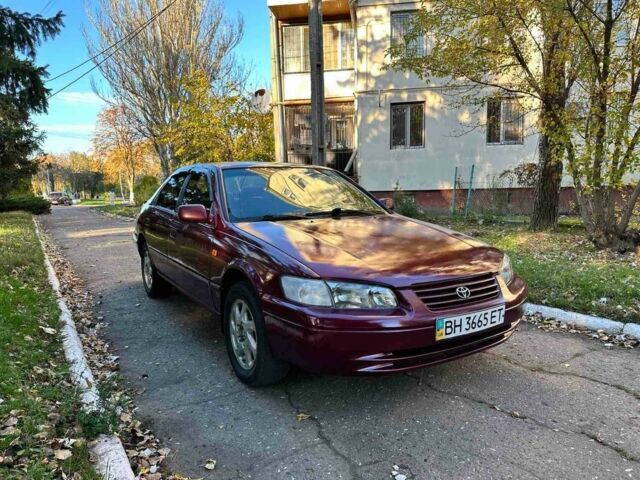 Красный Тойота Камри, объемом двигателя 3 л и пробегом 340 тыс. км за 2950 $, фото 2 на Automoto.ua