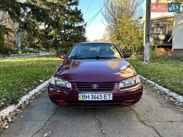 Червоний Тойота Камрі, об'ємом двигуна 3 л та пробігом 340 тис. км за 2950 $, фото 1 на Automoto.ua