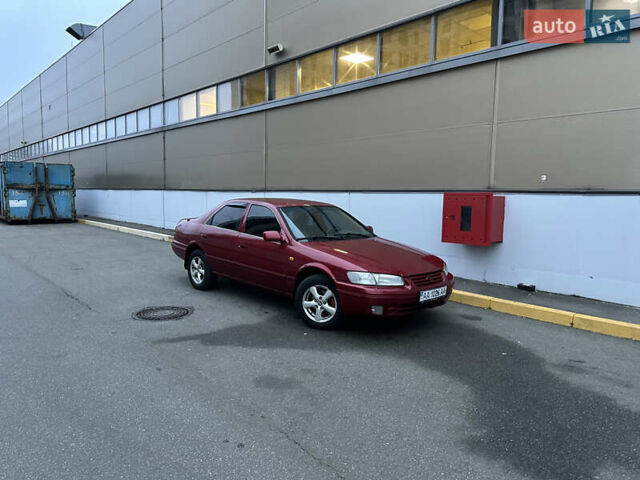 Червоний Тойота Камрі, об'ємом двигуна 0 л та пробігом 300 тис. км за 2888 $, фото 3 на Automoto.ua