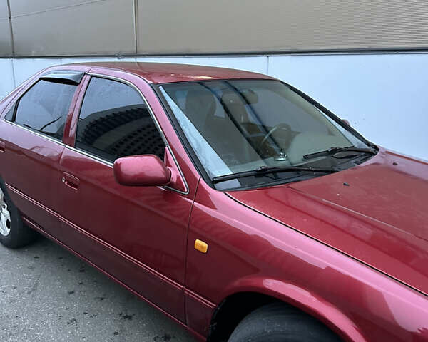 Червоний Тойота Камрі, об'ємом двигуна 0 л та пробігом 300 тис. км за 2888 $, фото 2 на Automoto.ua