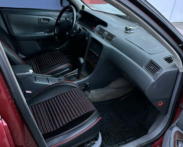 Червоний Тойота Камрі, об'ємом двигуна 0 л та пробігом 300 тис. км за 2888 $, фото 5 на Automoto.ua