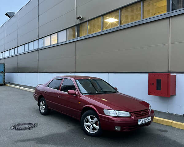 Червоний Тойота Камрі, об'ємом двигуна 0 л та пробігом 300 тис. км за 2888 $, фото 9 на Automoto.ua