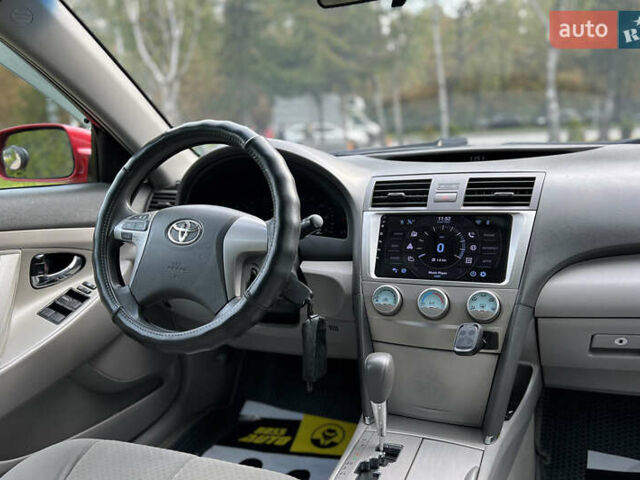 Красный Тойота Камри, объемом двигателя 2.36 л и пробегом 211 тыс. км за 8850 $, фото 15 на Automoto.ua