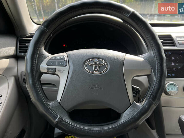 Красный Тойота Камри, объемом двигателя 2.36 л и пробегом 211 тыс. км за 8850 $, фото 10 на Automoto.ua