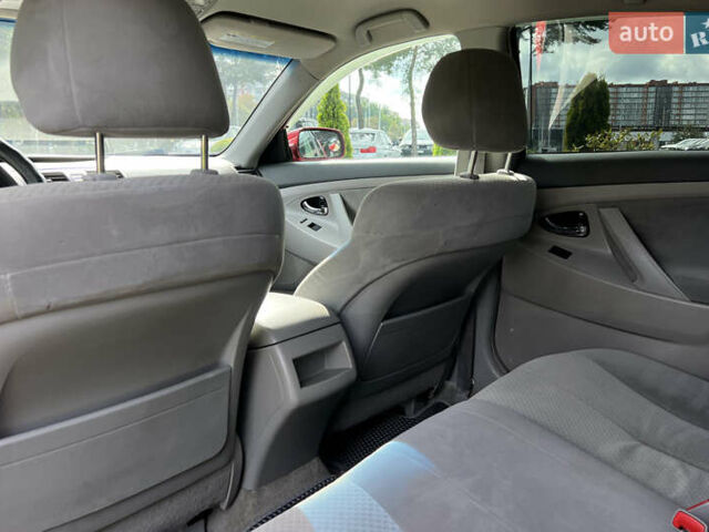 Красный Тойота Камри, объемом двигателя 2.36 л и пробегом 211 тыс. км за 8850 $, фото 16 на Automoto.ua