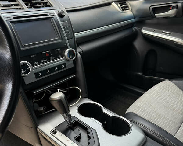 Красный Тойота Камри, объемом двигателя 2.49 л и пробегом 161 тыс. км за 13500 $, фото 12 на Automoto.ua