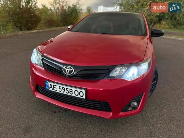 Тойота Камри 2013 в Кривом Роге на Automoto.ua Красный Тойота Камри, объемом двигателя 2.5 л и пробегом 177 тыс. км за 10700 $, фото 10 на Automoto.ua