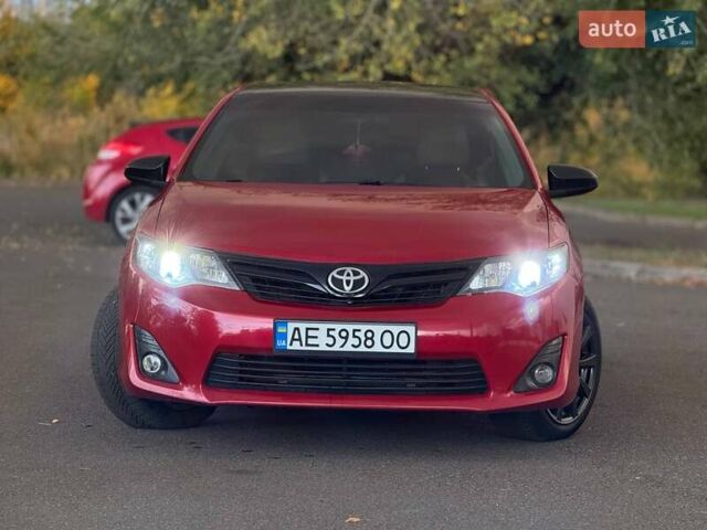 Тойота Камри 2013 в Кривом Роге на Automoto.ua Красный Тойота Камри, объемом двигателя 2.5 л и пробегом 177 тыс. км за 10700 $, фото 2 на Automoto.ua