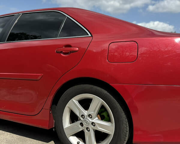 Красный Тойота Камри, объемом двигателя 2.49 л и пробегом 161 тыс. км за 13500 $, фото 5 на Automoto.ua