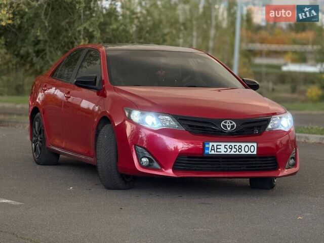 Тойота Камри 2013 в Кривом Роге на Automoto.ua Красный Тойота Камри, объемом двигателя 2.5 л и пробегом 177 тыс. км за 10700 $, фото 3 на Automoto.ua