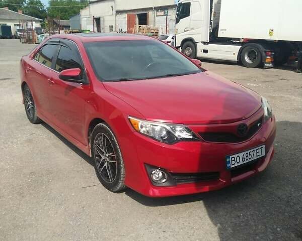 Красный Тойота Камри, объемом двигателя 2.5 л и пробегом 180 тыс. км за 12000 $, фото 2 на Automoto.ua