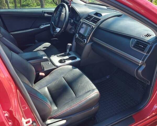 Красный Тойота Камри, объемом двигателя 2.5 л и пробегом 180 тыс. км за 12000 $, фото 12 на Automoto.ua