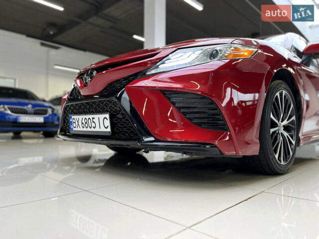 Тойота Камри 2020 в Хмельницком на Automoto.ua Красный Тойота Камри, объемом двигателя 2.49 л и пробегом 142 тыс. км за 20400 $, фото 1 на Automoto.ua