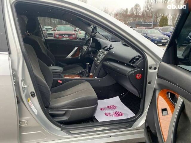 Тойота Камри, объемом двигателя 4.25 л и пробегом 242 тыс. км за 9500 $, фото 11 на Automoto.ua