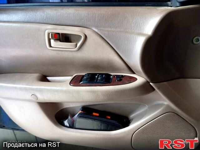 Тойота Камри, объемом двигателя 3 л и пробегом 500 тыс. км за 3200 $, фото 2 на Automoto.ua