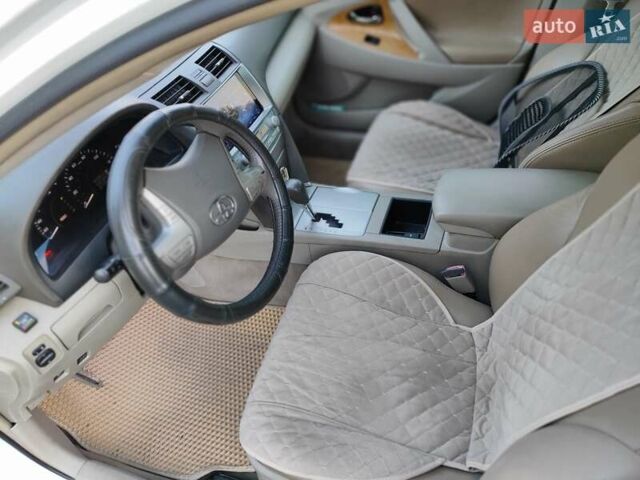 Тойота Камри, объемом двигателя 2.4 л и пробегом 111 тыс. км за 9000 $, фото 5 на Automoto.ua