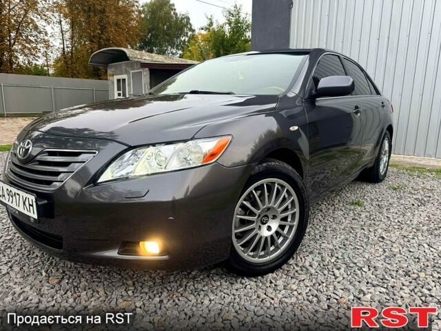 Тойота Камрі, об'ємом двигуна 3.5 л та пробігом 300 тис. км за 9800 $, фото 1 на Automoto.ua