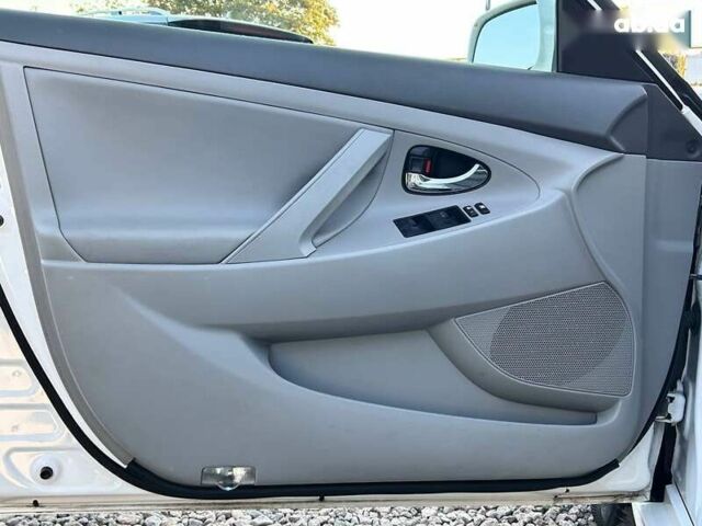 Тойота Камри, объемом двигателя 0 л и пробегом 260 тыс. км за 8700 $, фото 11 на Automoto.ua