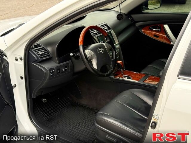 Тойота Камри, объемом двигателя 3.5 л и пробегом 220 тыс. км за 9999 $, фото 5 на Automoto.ua