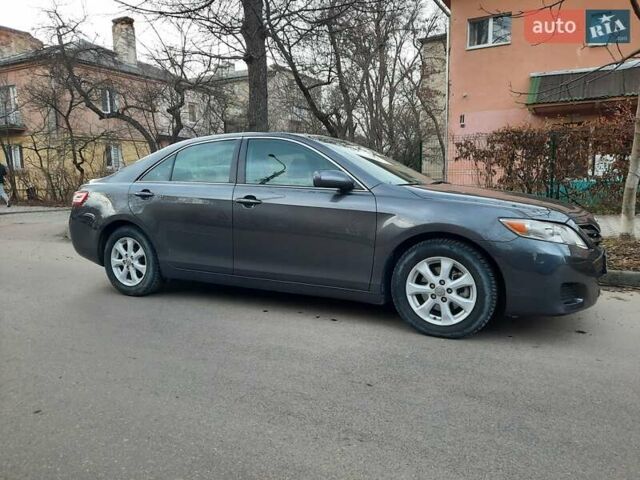 Тойота Камри, объемом двигателя 2.5 л и пробегом 252 тыс. км за 9800 $, фото 1 на Automoto.ua