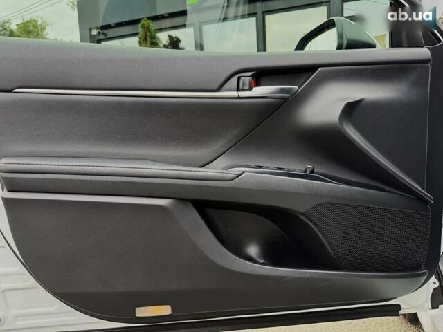 Тойота Камри, объемом двигателя 0 л и пробегом 64 тыс. км за 30499 $, фото 26 на Automoto.ua