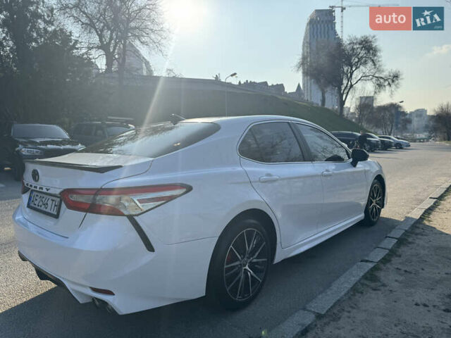 Тойота Камри, объемом двигателя 2.49 л и пробегом 18 тыс. км за 30000 $, фото 5 на Automoto.ua