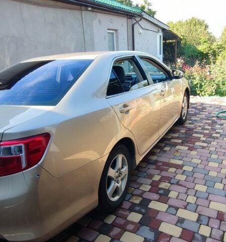 Желтый Тойота Камри, объемом двигателя 2.5 л и пробегом 250 тыс. км за 9000 $, фото 3 на Automoto.ua