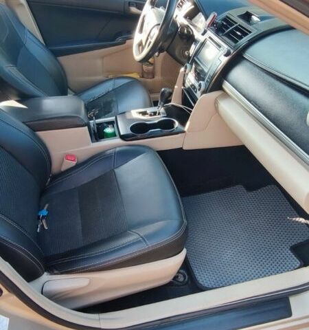 Желтый Тойота Камри, объемом двигателя 2.5 л и пробегом 250 тыс. км за 9000 $, фото 5 на Automoto.ua