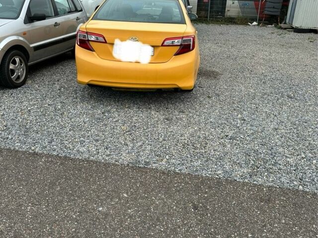 Жовтий Тойота Камрі, об'ємом двигуна 2.5 л та пробігом 456 тис. км за 6848 $, фото 1 на Automoto.ua