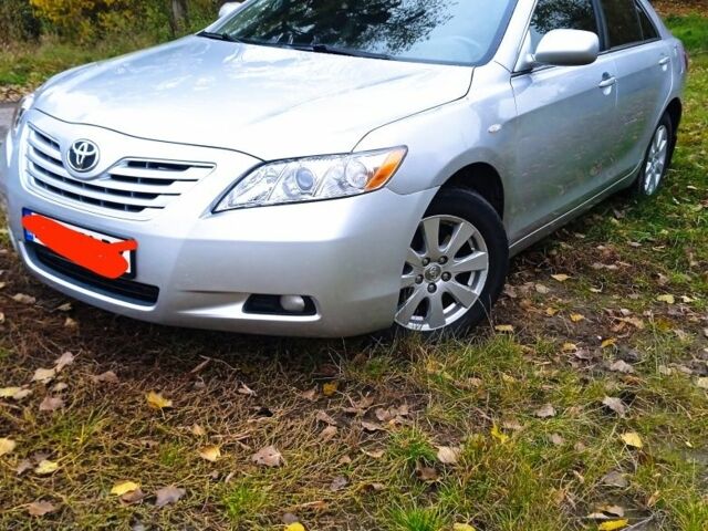 Сірий Тойота Камрі, об'ємом двигуна 2.4 л та пробігом 300 тис. км за 6200 $, фото 1 на Automoto.ua